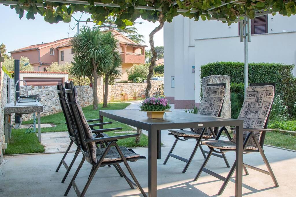 Predivan Novouredeni Apartman U Blizini Mora Banjole Εξωτερικό φωτογραφία