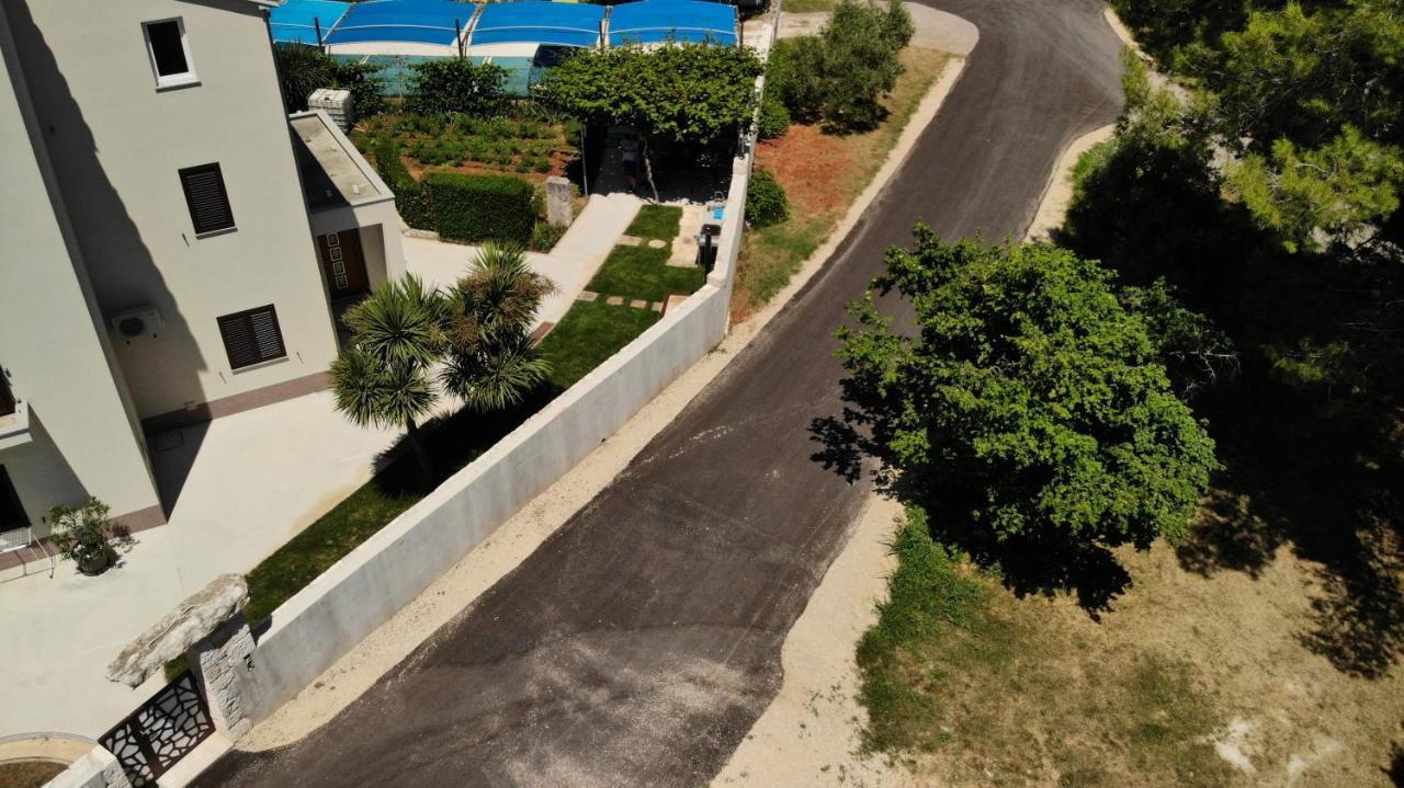 Predivan Novouredeni Apartman U Blizini Mora Banjole Εξωτερικό φωτογραφία